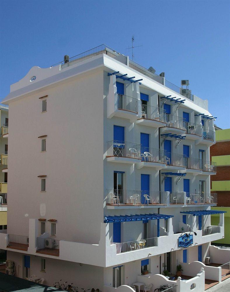 Residence Mediterraneo Римини Екстериор снимка
