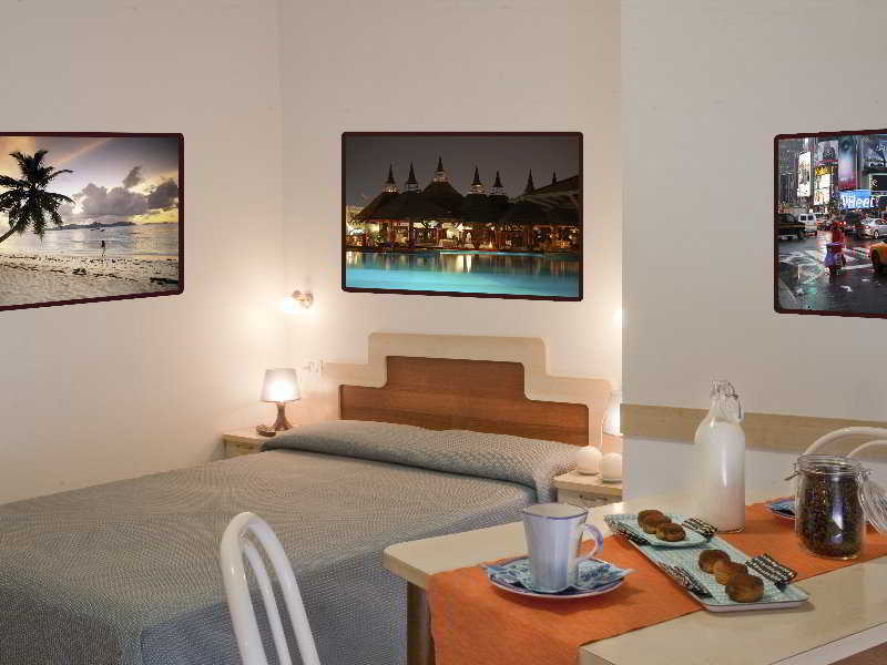 Residence Mediterraneo Римини Екстериор снимка