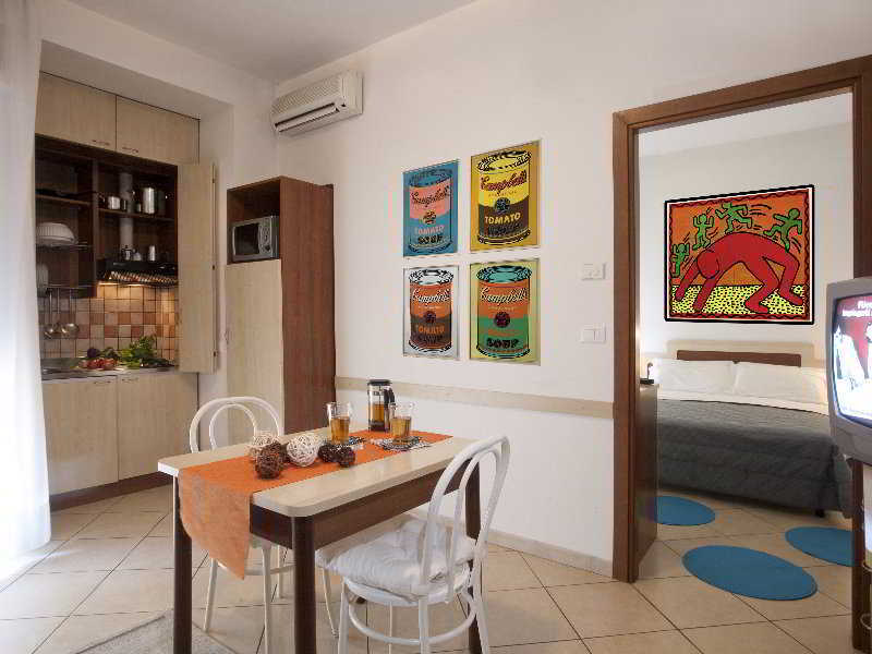 Residence Mediterraneo Римини Екстериор снимка
