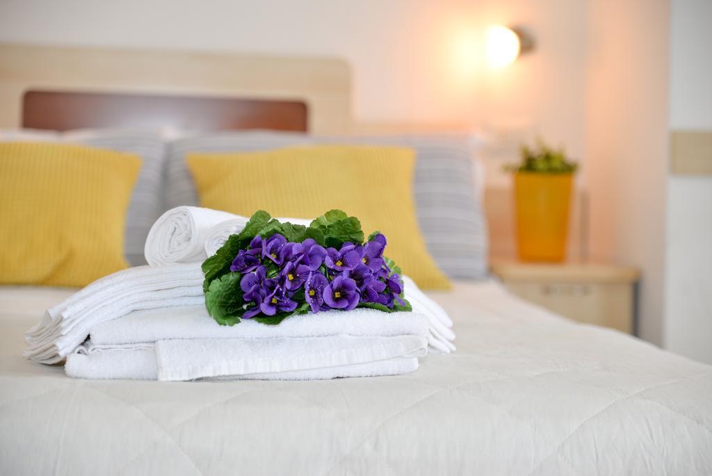 Residence Mediterraneo Римини Екстериор снимка