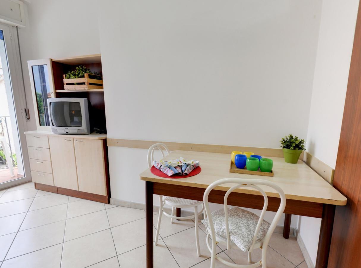 Residence Mediterraneo Римини Екстериор снимка
