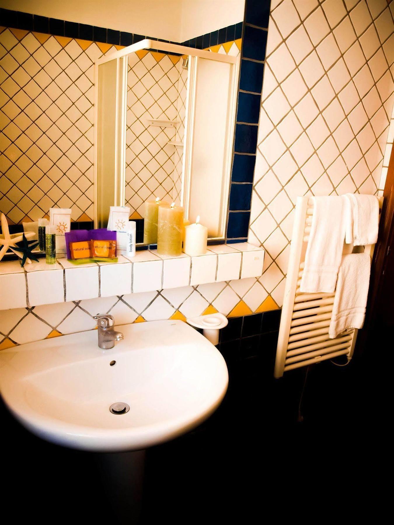 Residence Mediterraneo Римини Екстериор снимка