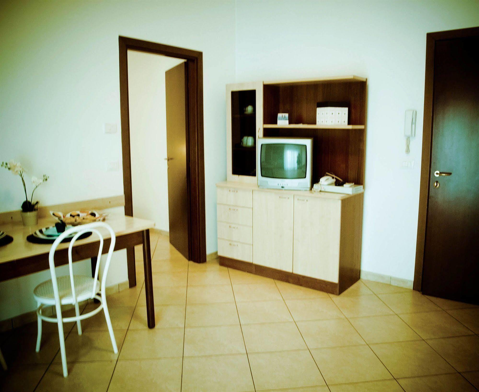Residence Mediterraneo Римини Екстериор снимка