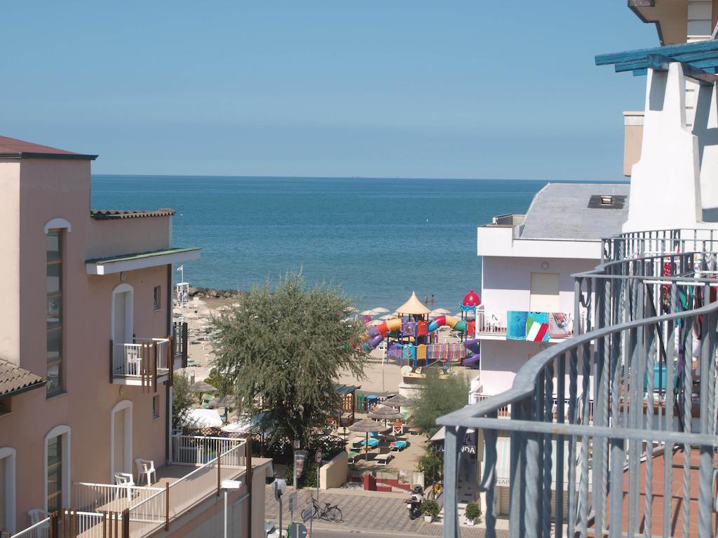 Residence Mediterraneo Римини Екстериор снимка